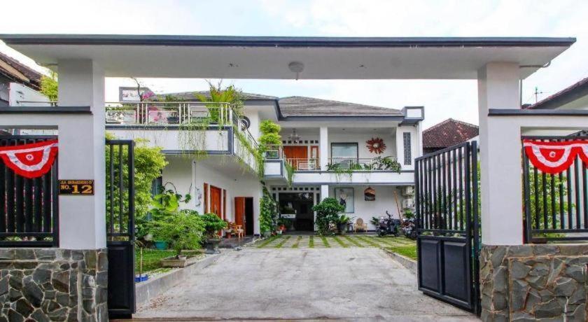 Collection O 91605 Nexdeco House Homestay Syariah Surakarta  Bagian luar foto